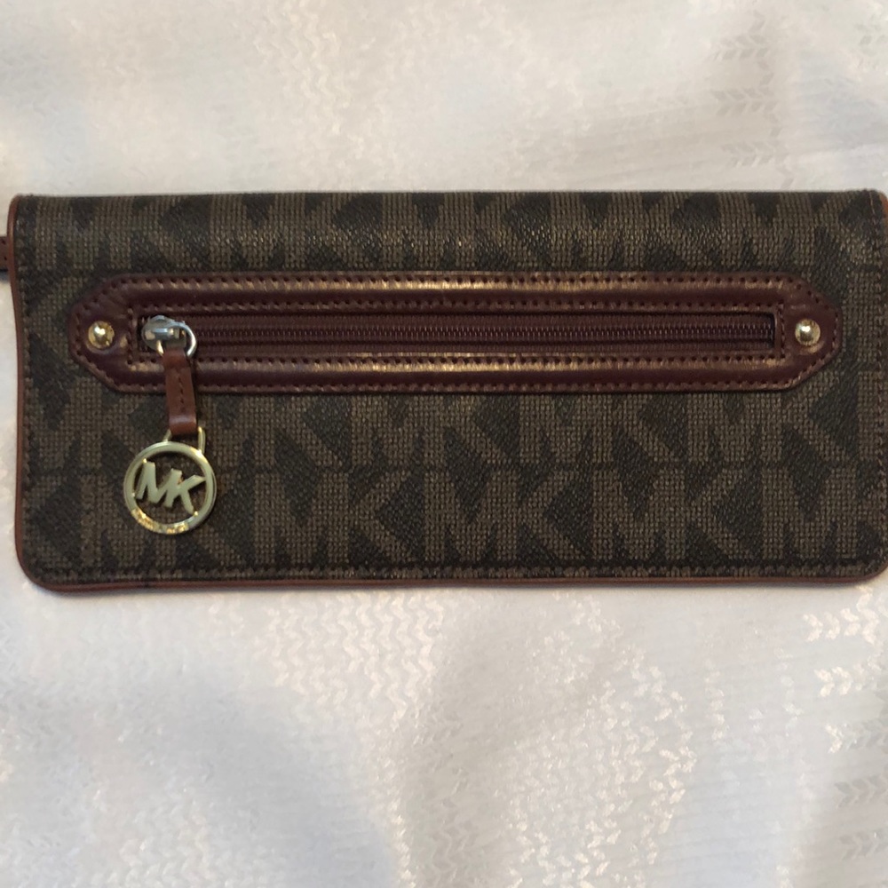 Michael Kors wallet / wristlet